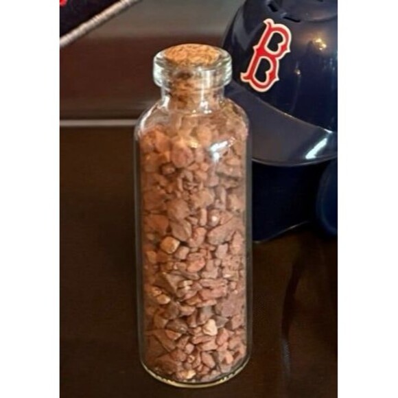 Genuine FENWAY PARK Green Monster Field Dirt - Picture 2 of 3